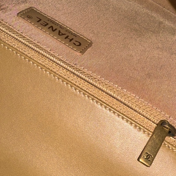 CHANEL 2018 Large Boy Diamond Quilted Leather bag in Beige - Picture 14 of 16